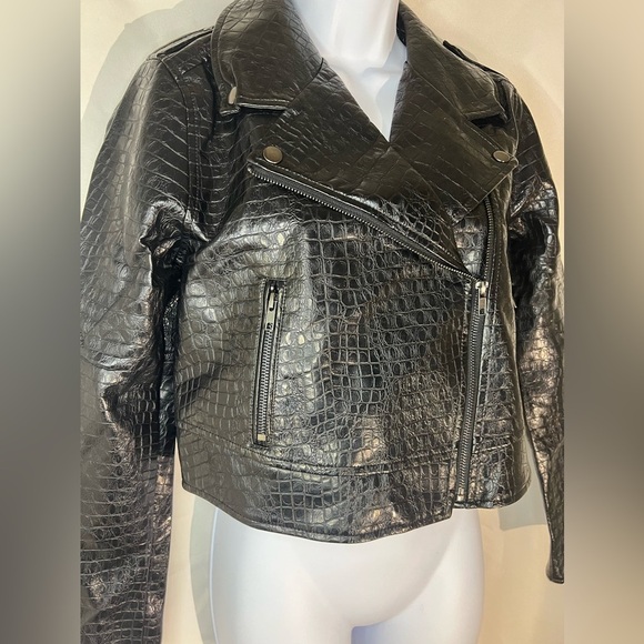 ModCloth Crocodile Rock Moto Faux Leather Jacket, size small in black, BNIB! - Picture 2 of 11